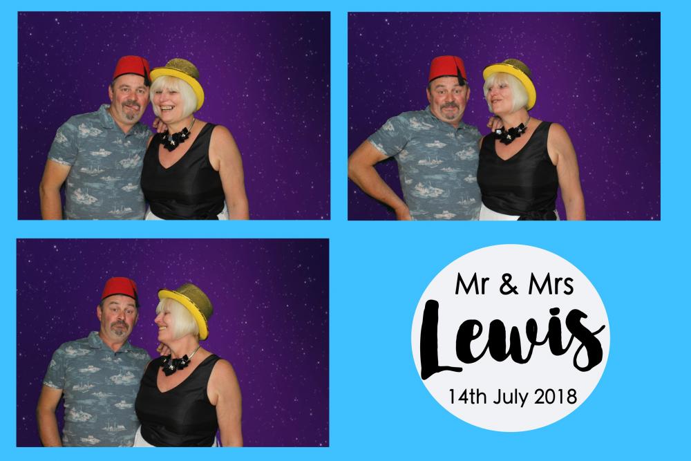 Mr & Mrs Lewis's Wedding | View more photos from the event at images.mobile-photo-booth.com/u/MobilePhotoBoothUK/Mr-Mrs-Lewiss-Wedding